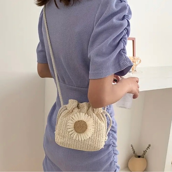 Boho Stylish And Convenient Woven Shoulder Bag With Flower Decoration Khaki - Picture 5 of 10